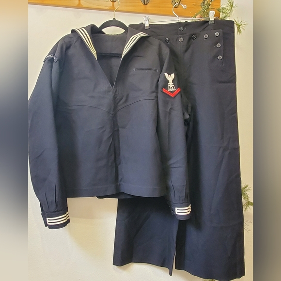 Official Government Label Other - VTG Collectors Item- 80s USS Long Beach Navy Dress Blues "Crackerjack" Set